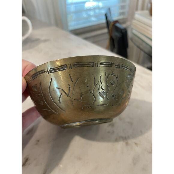 Vintage Engraved Brass Bowl Trinket Dish With Patina Shelf Decor 4.5”‎ Diameter - Picture 3 of 9